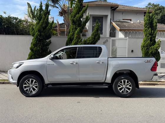 TOYOTA HILUX 2.8 SRV 4X4 CD 16V DIESEL 4P AUTOMÁTICO